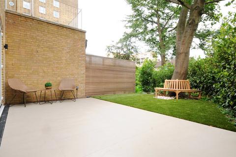 4 bedroom end of terrace house to rent, Court Close, St. Johns Wood Park, St John's Wood, London