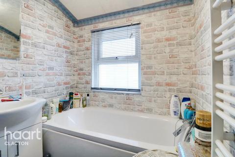 19a Beach Road, Clacton-on-sea, CO15 1UF