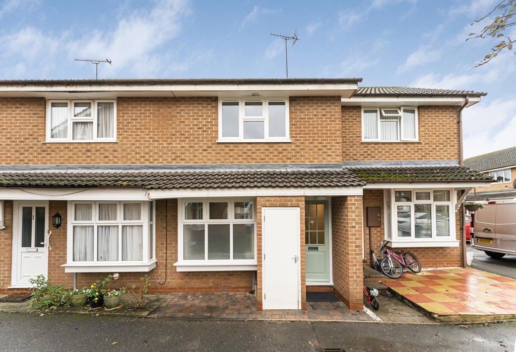 Vernon Close, Ottershaw, Surrey, KT16 2 bed terraced house £1,500 pcm
