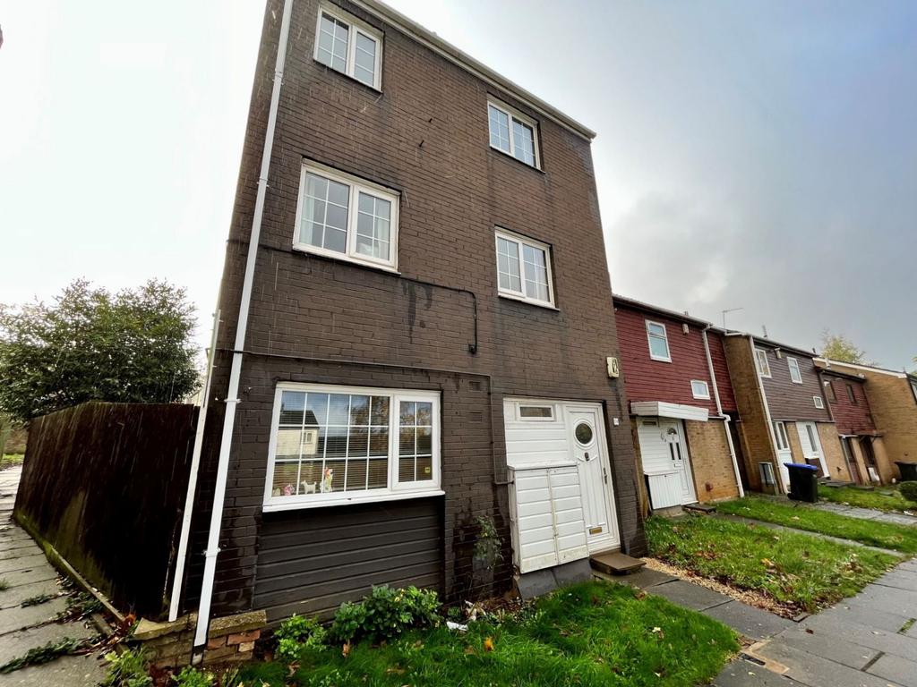 Farm Field Court, Thorplands, Northampton NN3 8AQ 6 bed end of terrace house for sale £250,000