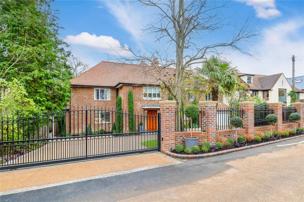 Newlands Avenue, Radlett, Hertfordshire, WD7 7 bed detached house to