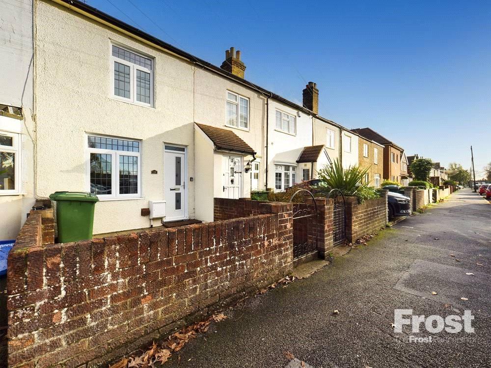 Woodthorpe Road, Ashford, Surrey, TW15 2 bed terraced house for sale