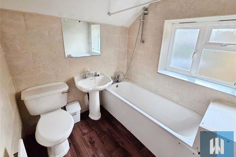 3 bedroom semi-detached house to rent, Lynton Avenue, Springwood, Huddersfield, HD1