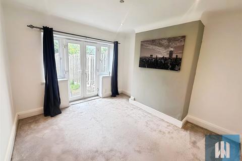 3 bedroom semi-detached house to rent, Lynton Avenue, Springwood, Huddersfield, HD1