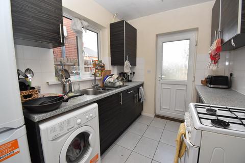 4 bedroom terraced house to rent, 44 Kennan Avenue, Leamington Spa, Warwickshire, CV31