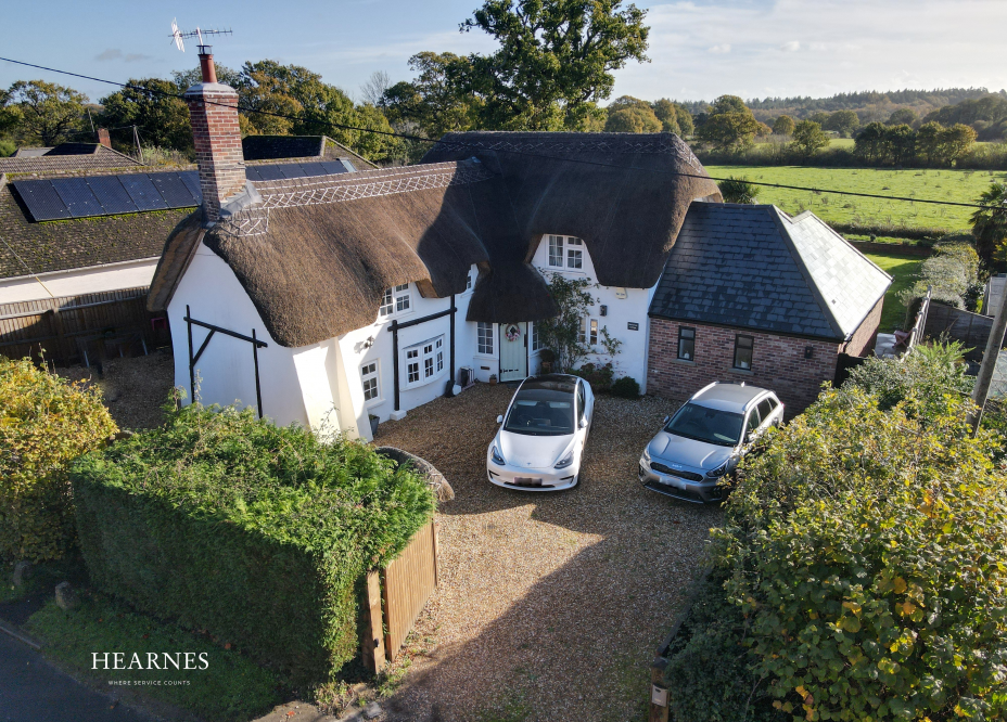Broomhill, Wimborne, BH21 7AR 4 bed detached house £895,000