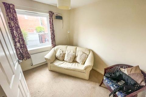 4 bedroom house to rent, Guide Post Road, Grove Village, Manchester, M13