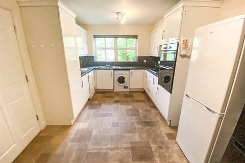 undefined, Schuster Road, Victoria Park, M14