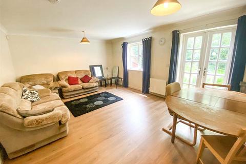 undefined, Schuster Road, Victoria Park, M14