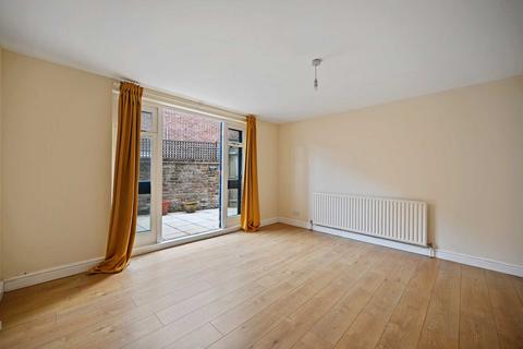 2 bedroom apartment for sale, Sterne Street, Shepherds Bush, London W12 8AD