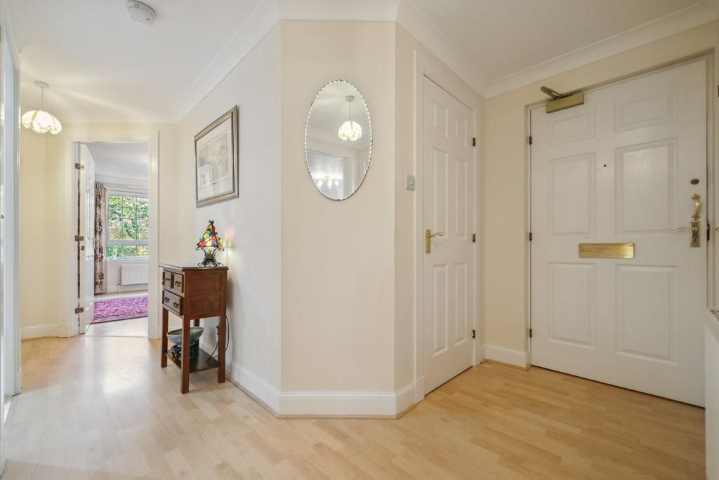 The Fairways, Bothwell, Glasgow, G71 8PB 2 bed apartment £265,000