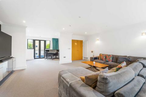 8 Tallow Road, Brentford, TW8 8EU