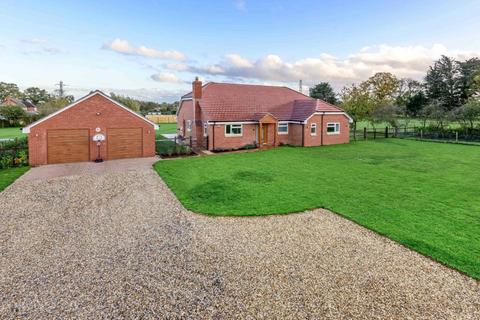 3 bedroom detached bungalow for sale - Ramsdell Road, Pamber End, Tadley RG26 5QS