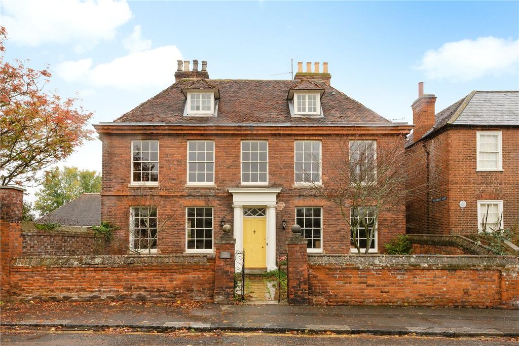 The Mall, Faversham, Kent, ME13 5 bed detached house to rent £3,000
