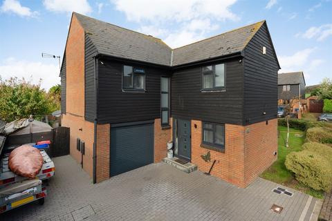 4 bedroom detached house for sale - Collards Close, Ramsgate