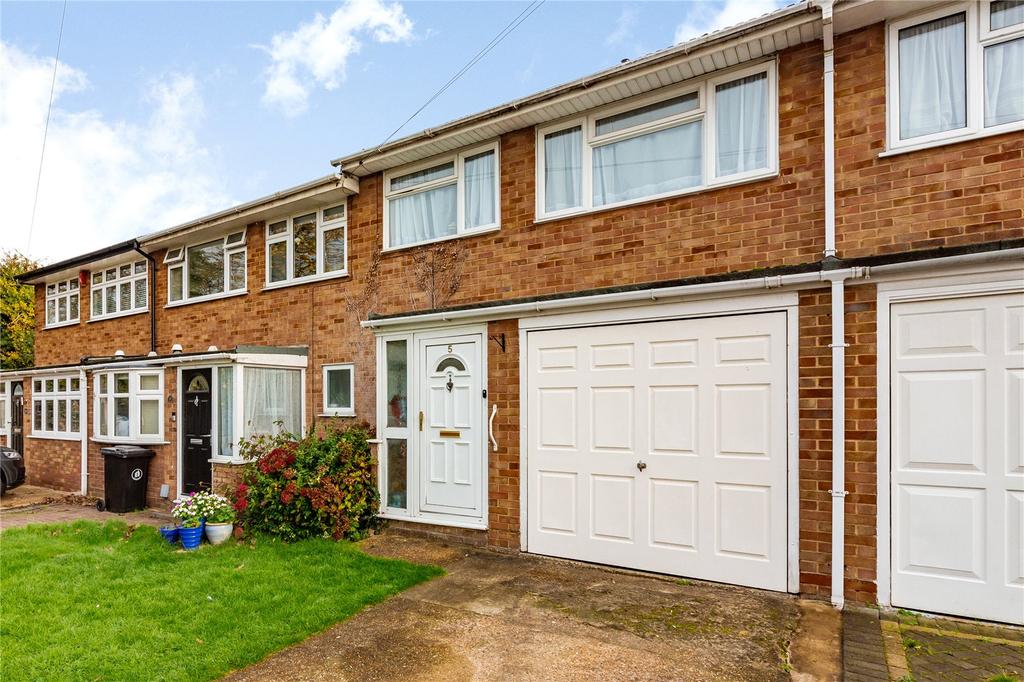 Hoylake Gardens, Harold Wood, RM3 3 bed terraced house for sale £425,000