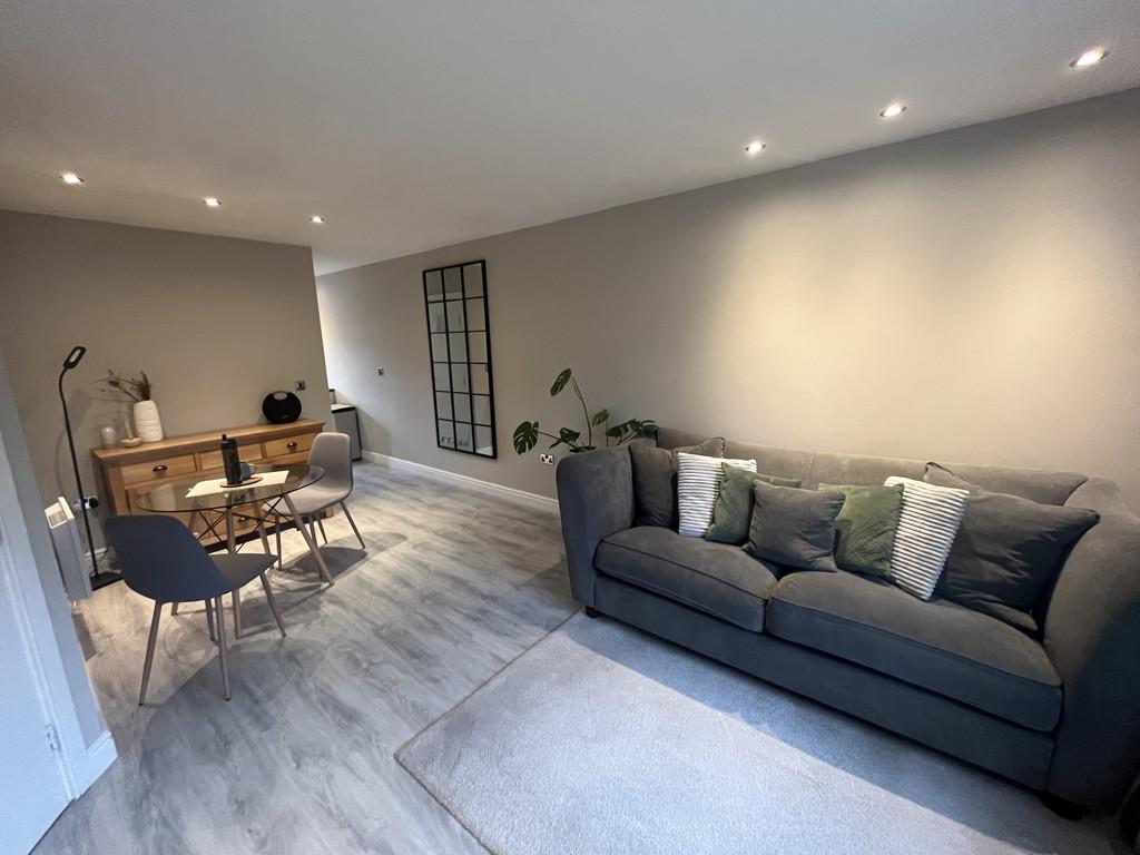 Brattice Drive, Swinton 2 bed apartment £995 pcm (£230 pw)