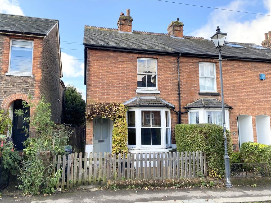 Nutley Lane, Reigate, Surrey, RH2 3 bed end of terrace house £1,850 pcm (£427 pw)