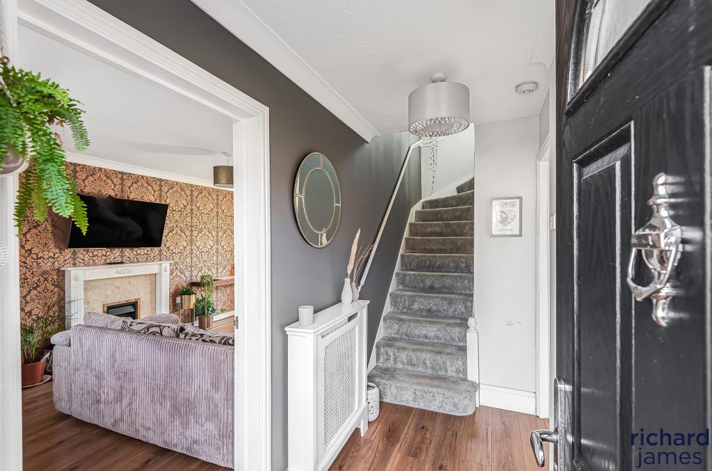 Thresher Drive, Groundwell, Swindon, SN25 3 bed terraced house for sale