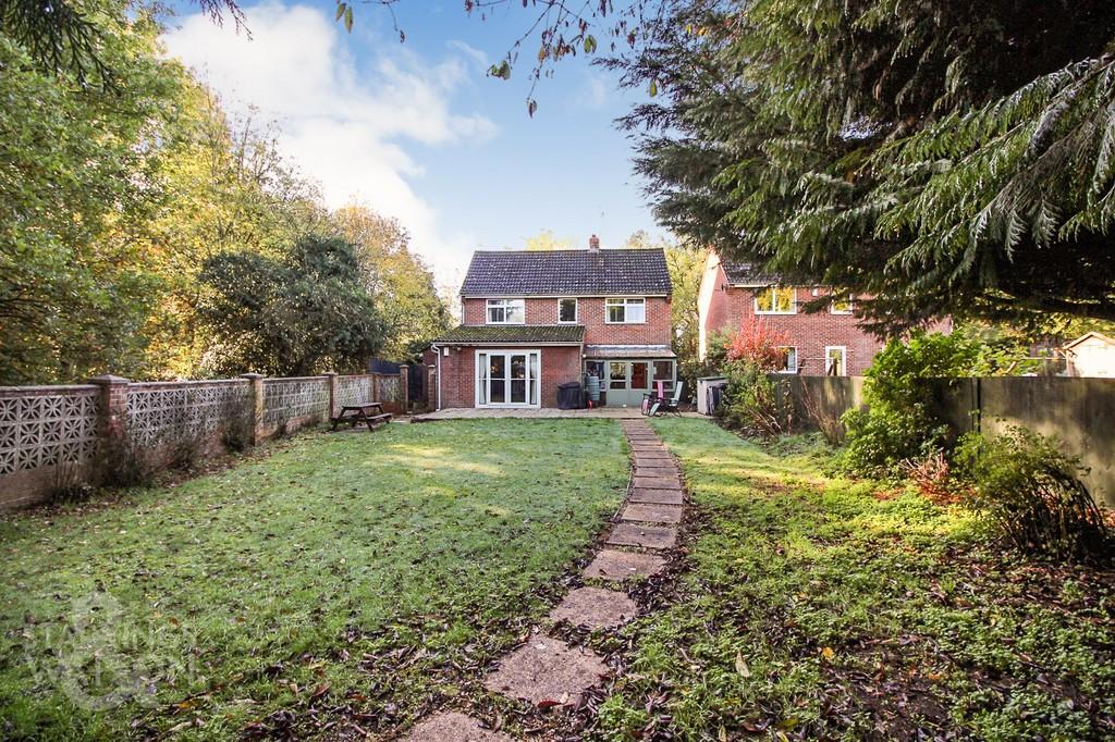 Fakenham Road, Beetley, Dereham 5 bed detached house for sale £380,000
