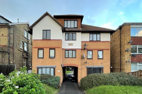 Studio to rent, Avenue Road, South Norwood
