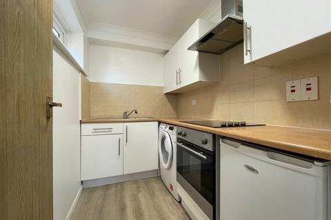 Studio to rent, Avenue Road, South Norwood