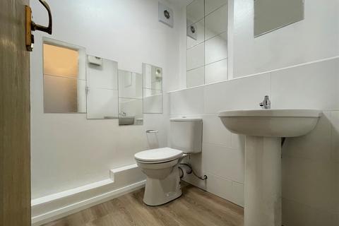 Studio to rent, Avenue Road, South Norwood