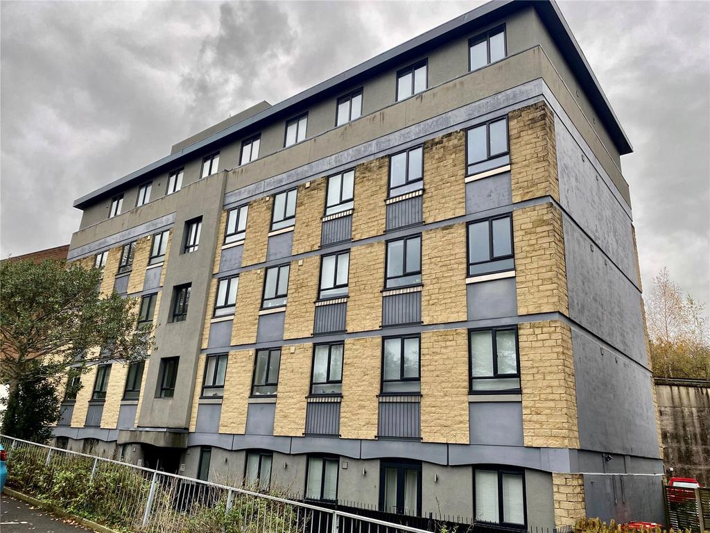 Court Ash, Yeovil, Somerset, BA20 3 bed apartment to rent £1,500 pcm
