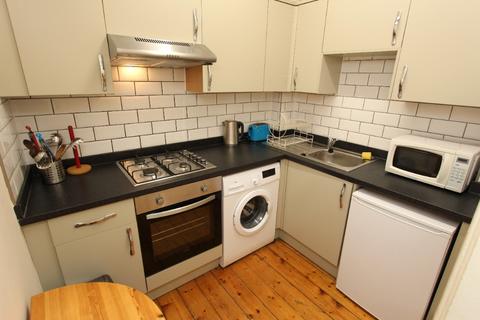 2 bedroom flat to rent, Gladstone Terrace, Meadows, Edinburgh, EH9