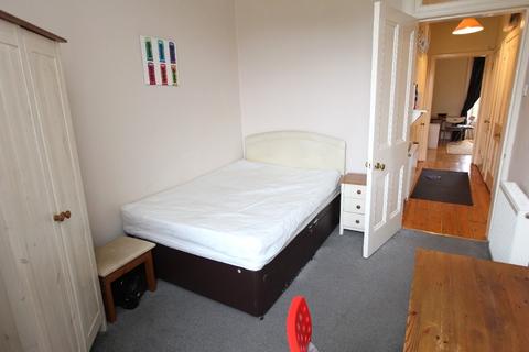 2 bedroom flat to rent, Gladstone Terrace, Meadows, Edinburgh, EH9
