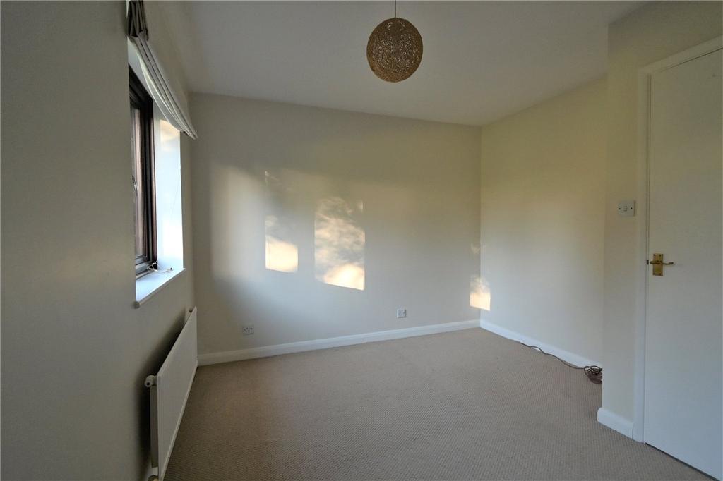 Petersfield Close, Chineham... 2 bed terraced house £1,150 pcm (£265 pw)