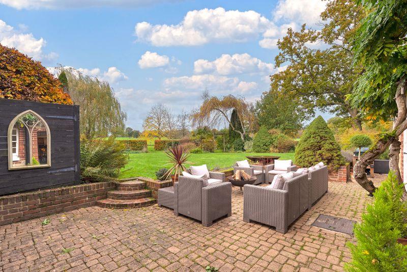 Riding Lane, Hildenborough, TN11 9QE 3 bed cottage £1,000,000
