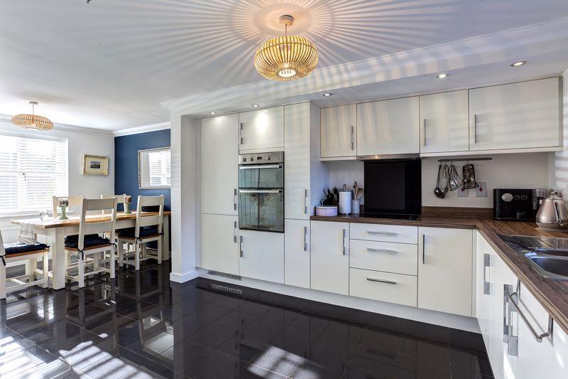 Dining kitchen