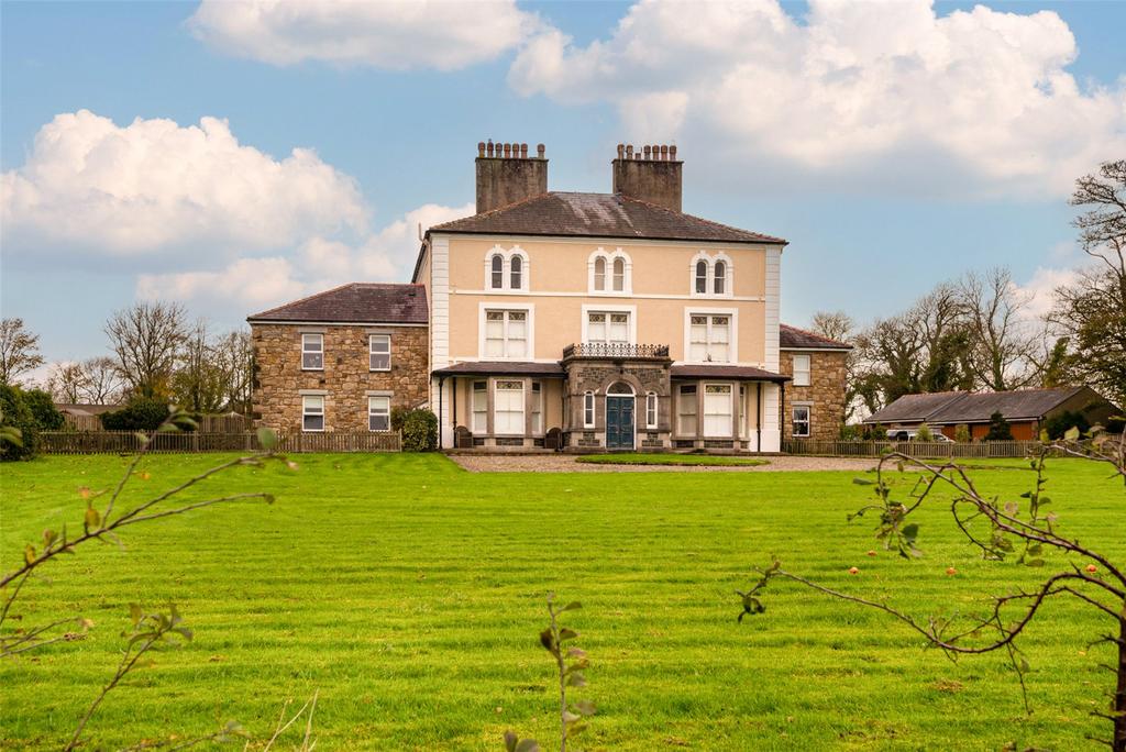 Llangefni, Isle of Anglesey, LL77 2 bed apartment for sale £275,000