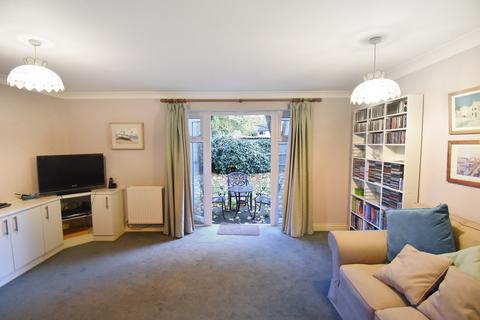 2 bedroom apartment for sale - Sidney Road, Walton-on-Thames, KT12