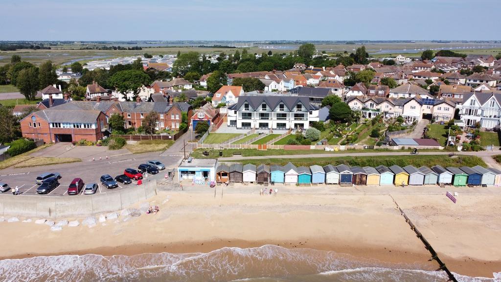 East Terrace, WALTON ON THE NAZE, CO14 4 bed terraced house