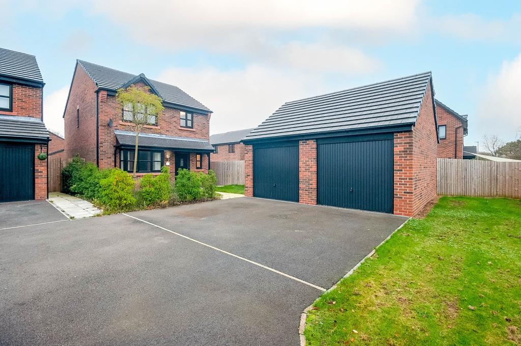 Crompton Way, Lowton, Warrington, WA3 3 bed detached house £340,000