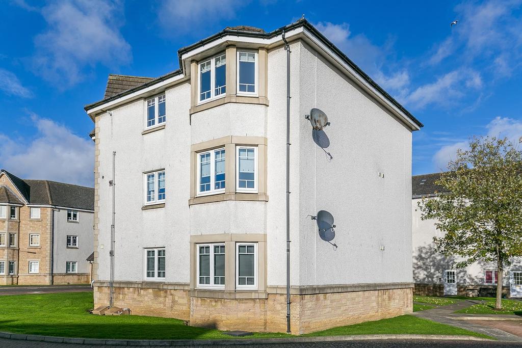 Kestrel Way, Dunfermline, KY11 2 bed flat £130,000