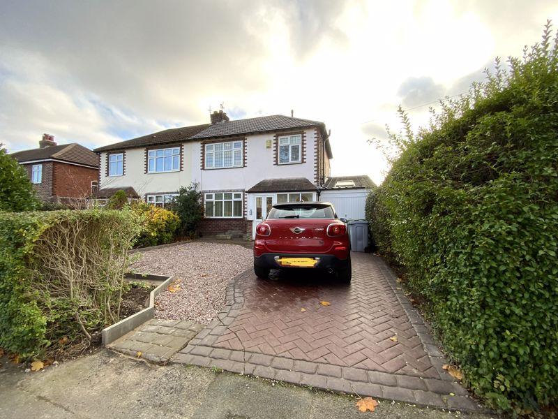 Oak Grove, Poynton, Stockport, SK12 3 bed house £1,400 pcm (£323 pw)