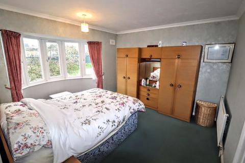 3 bedroom semi-detached house for sale - Oakwood Drive, Milton Keynes