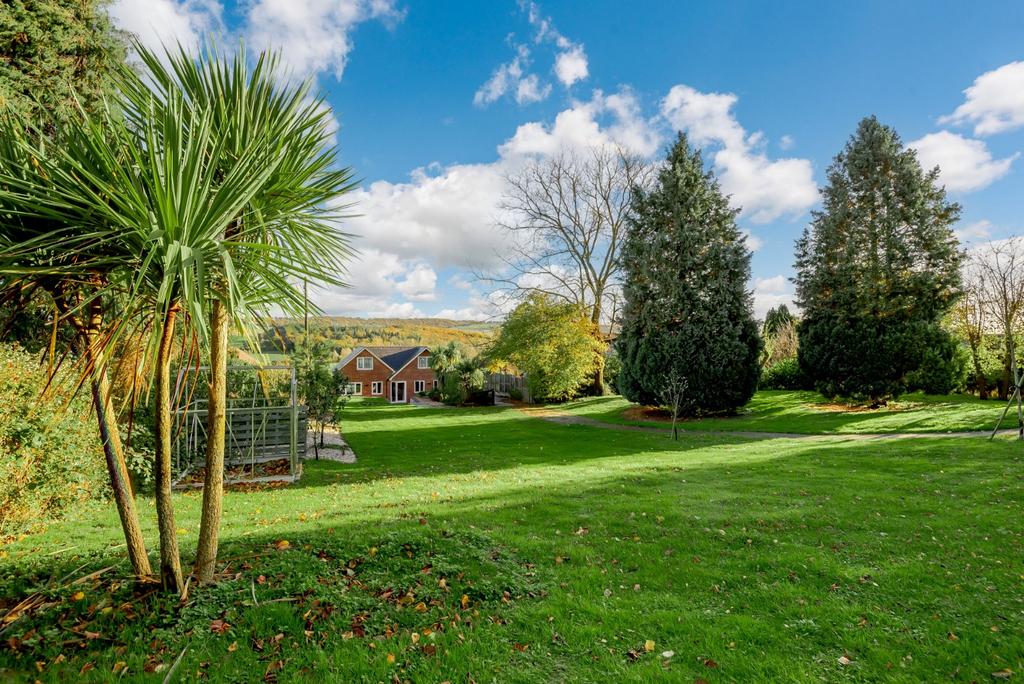 Canterbury Road, Bilting, Kent 5 bed detached house for sale £1,000,000