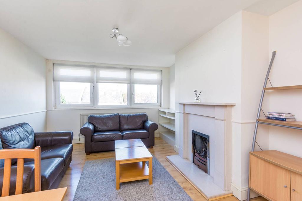 Oakhill Road, East Putney, London, SW15 2 bed flat £1,842 pcm (£425 pw)