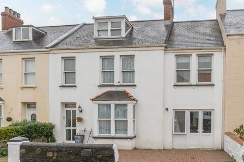 6 bedroom terraced house for sale - Grandes Maison Road, St Sampson's, Guernsey