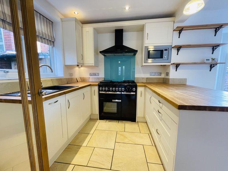 Old Barn Way, Abergavenny 3 bed house £1,100 pcm (£254 pw)