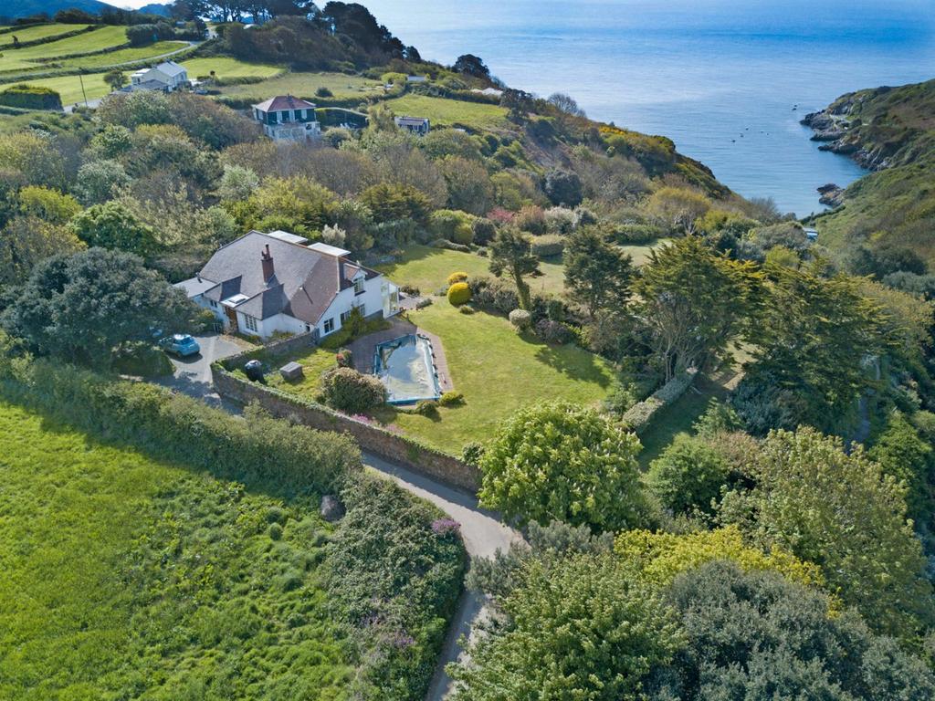 Val Au Bourg, St. Martin, Guernsey 3 bed detached house for sale £