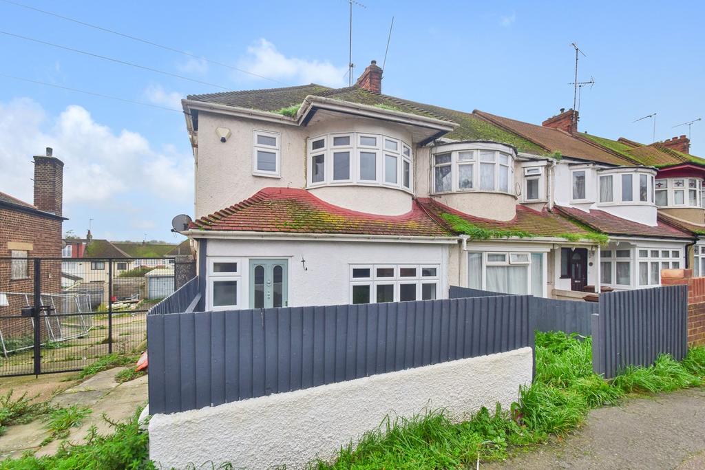 Grange Road, Gillingham, ME7 3 bed end of terrace house £325,000