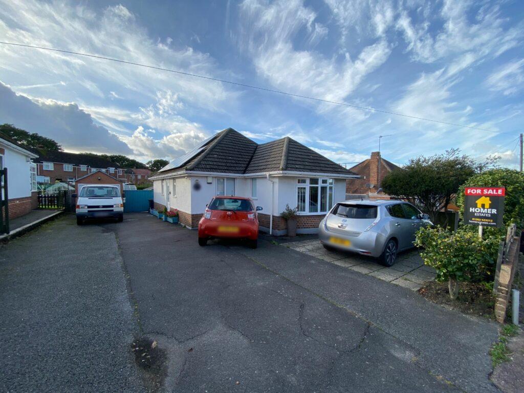High Howe Lane, Bournemouth, BH11 9QS 2 bed detached bungalow £360,000