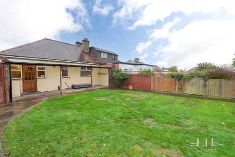 2 bedroom bungalow for sale, Ravenscourt Drive, Hornchurch