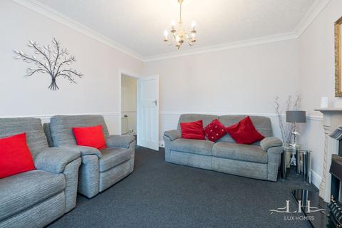 2 bedroom bungalow for sale, Ravenscourt Drive, Hornchurch