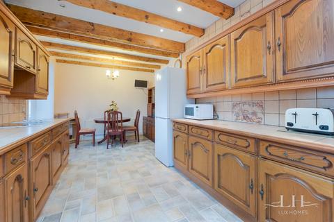 63 Ravenscourt Drive, Hornchurch, RM12 6HP